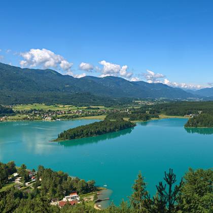 See und Berglandschaft in Kärnten
