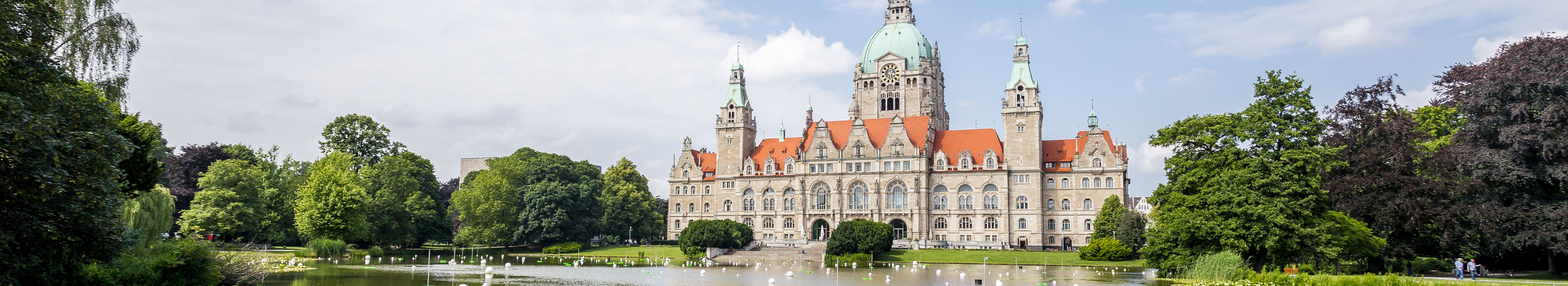 Neues Rathaus Hannover mit Maschteich