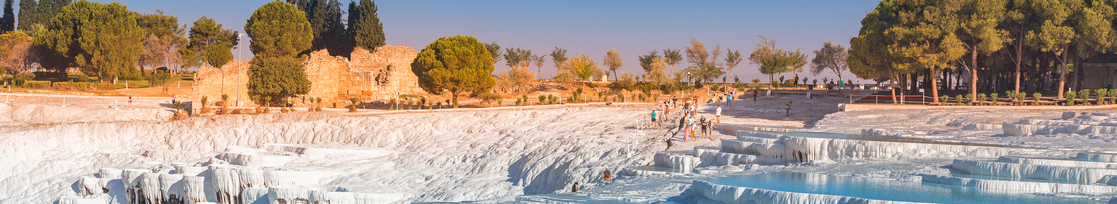 Die heißen Terassen von Pamukkale in der Türkei. Jetzt Pamukkale Urlaub buchen mit Lidl Reisen