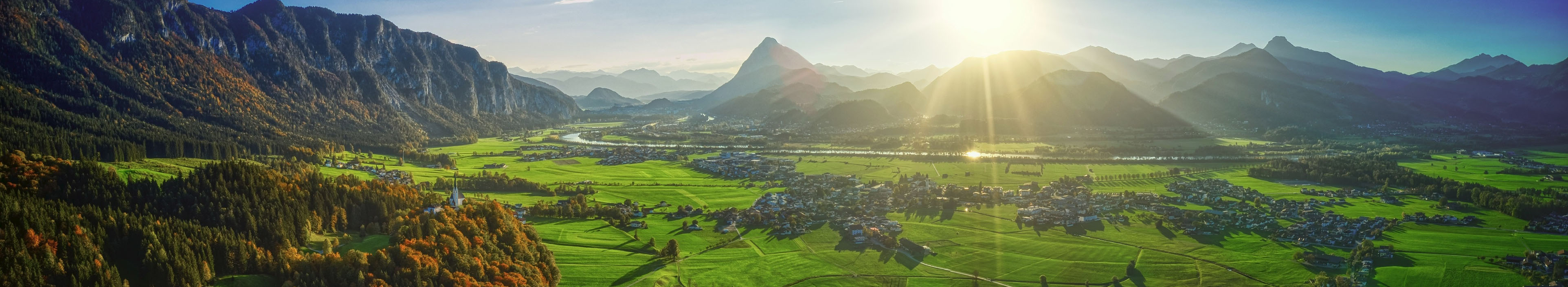 Grüne Landschaft in Tirol