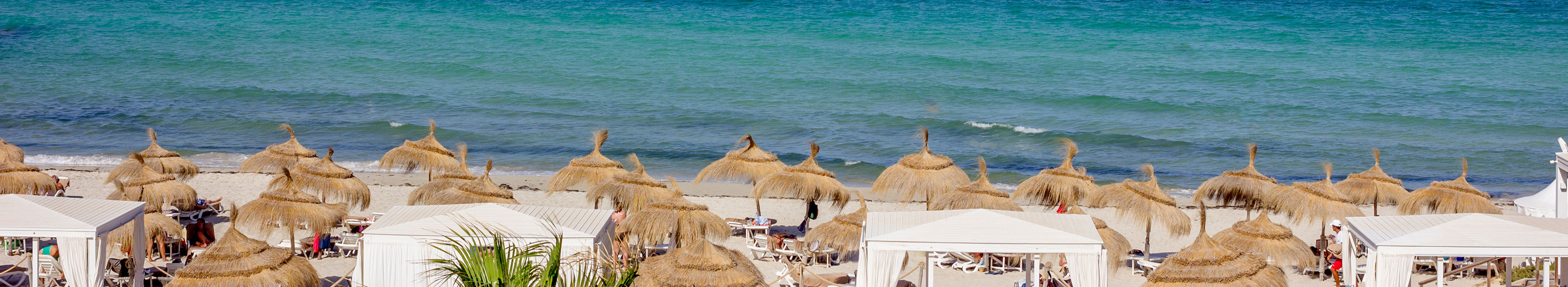 Ein Strand auf der Insel Djerba während eines Urlaubs.