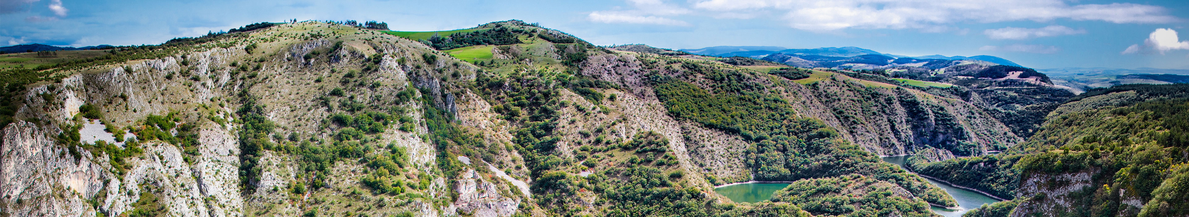 Der Fluss Uvac in Serbien ist ein Nebenfluss des Lims.